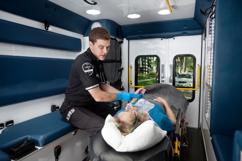 HCI College EMT vs. Paramedic Which One Is Right For You?